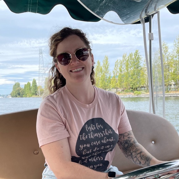 Meet your Posher, Lauren - Picture 1 of 1